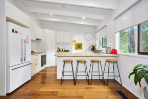 Renovated 5 Bedroom Retreat with Deck Fireplace
